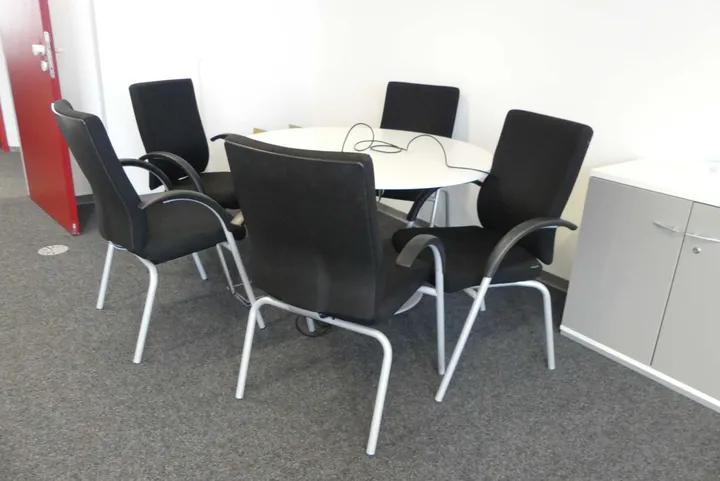 Stehtisch mit 5x Besucherstuhl Maße in cm ca. Ø120 cm Durchmesser